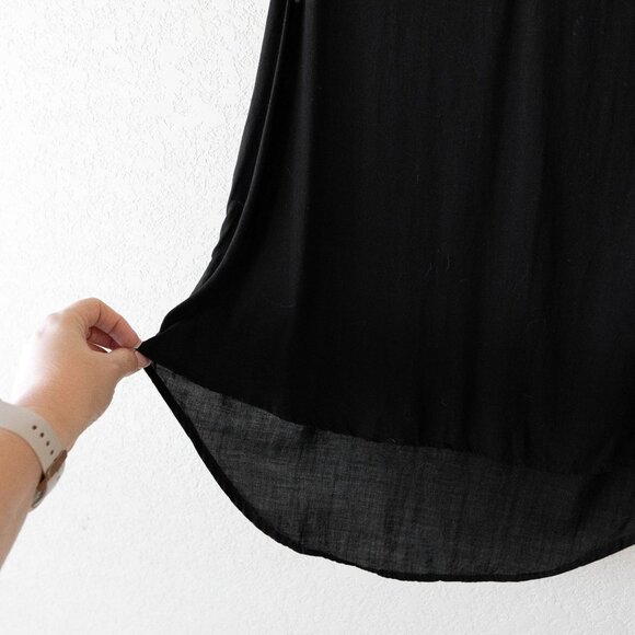 Old Navy Black Sleeveless Popover Blouse | Size Large | High-Low Rounded Hem - Picture 4 of 7